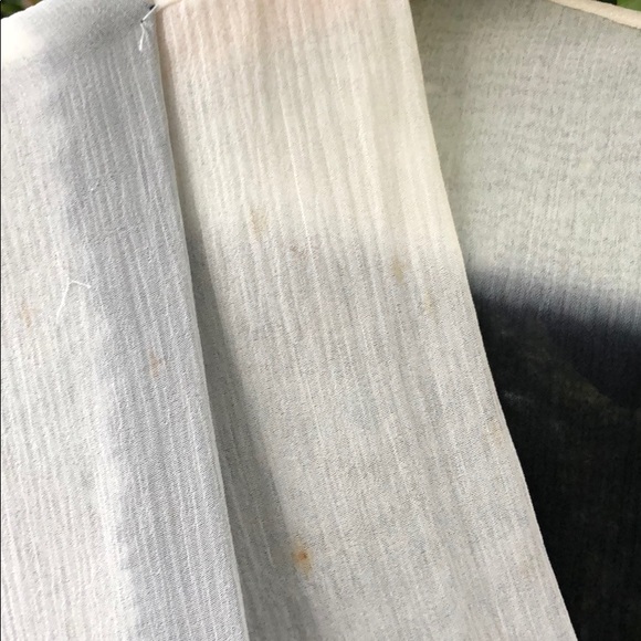 Delicate top with unique style - Picture 4 of 5